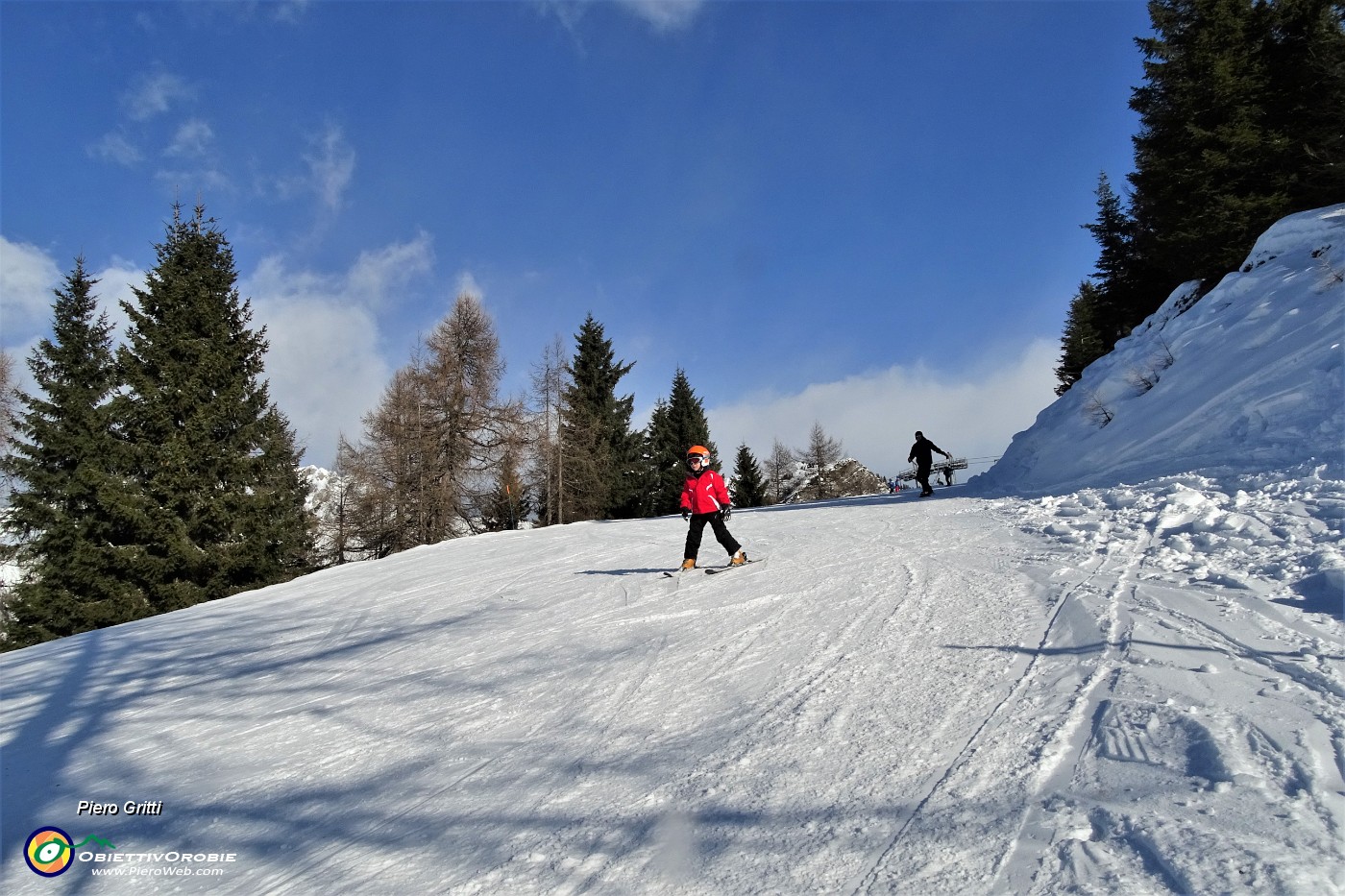 35 Anche bambini scendono la bella pista .JPG